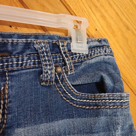 Maurices size 9/10 denim Cuffed And Frayed Bottom Short Shorts - Picture 6 of 11